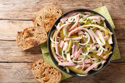 Recept: salata od švicarskih kobasica